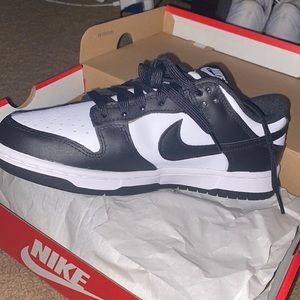 Nike low black and white dunks